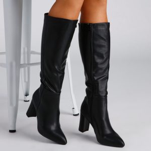 Sleek And Trendy Below-The-Knee Boots