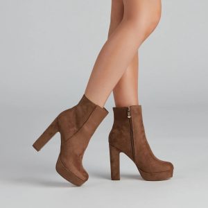 Chic Mood Faux Suede Booties