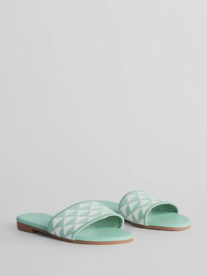 Points Of Interest Triangle Print Strap Flat Sandals