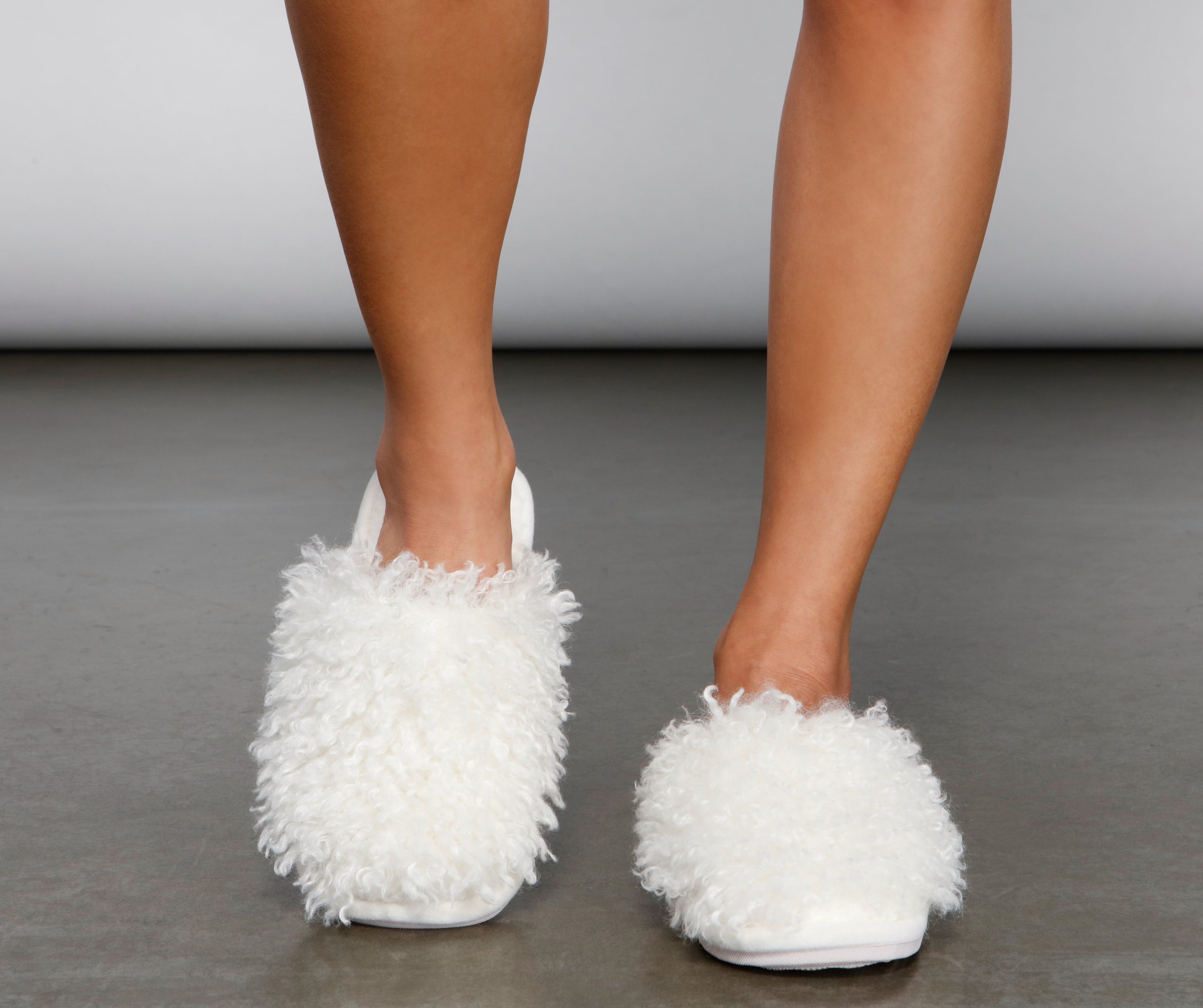 Cozy Life Faux Fur Slippers - Image 3